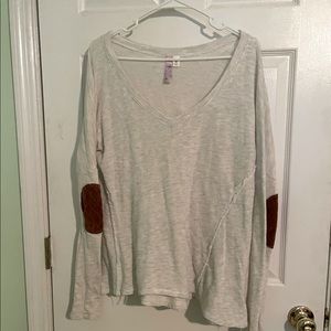 V-Neck loose fitting shirt with elbow patches